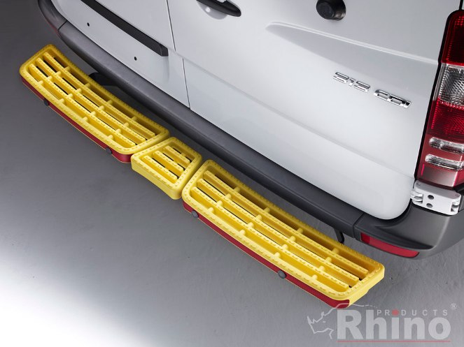 (image for) Maxus Deliver 9 - Triple step yellow - with reverse sensors