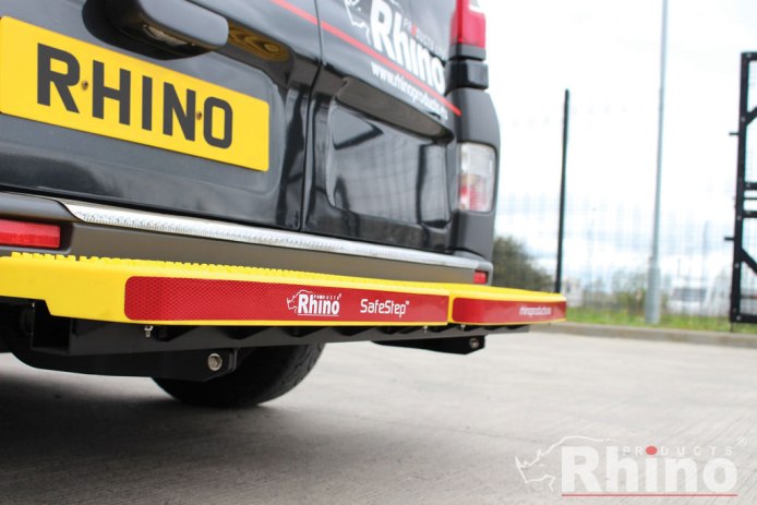 (image for) Maxus Deliver 9 - Twin step black - with reverse sensors