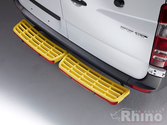 (image for) Maxus Deliver 9 - Twin step yellow - with reverse sensors
