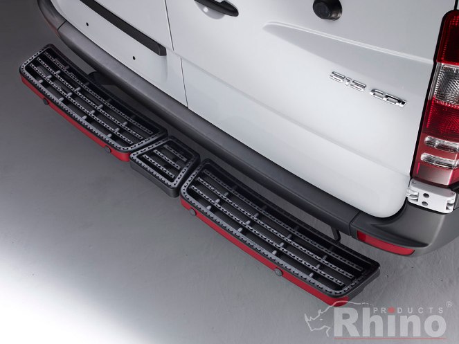 (image for) Maxus Deliver 9 - Triple step black - with reverse sensors
